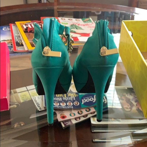 Shoes - Picture 2 of 4